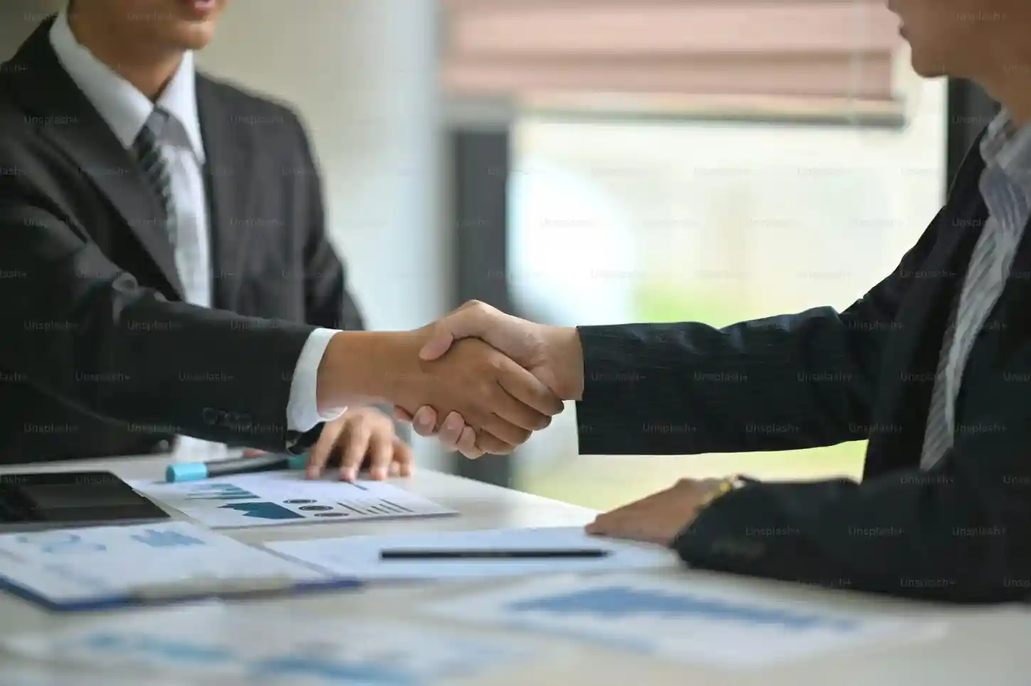 WINGSTECHNICALSERVICES-manpower agency in qatar two people giving shake hands